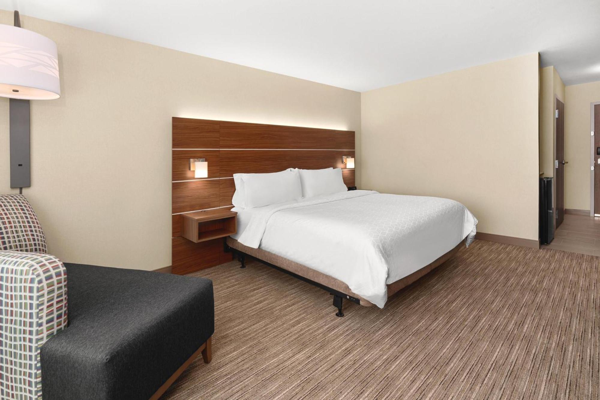 Holiday Inn Express Corning By Ihg מראה חיצוני תמונה