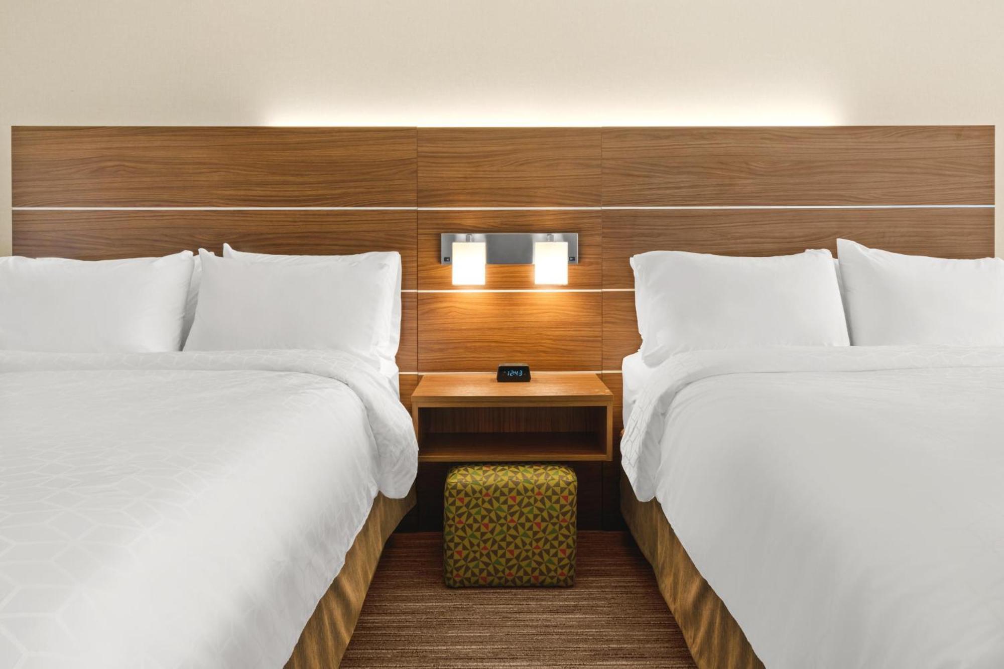 Holiday Inn Express Corning By Ihg מראה חיצוני תמונה