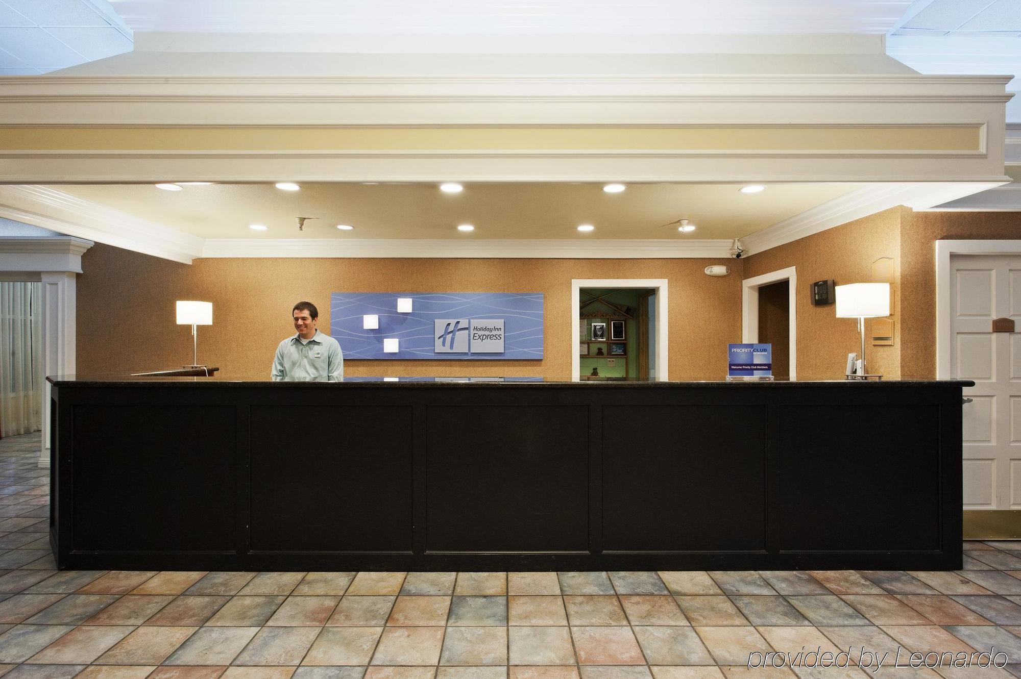 Holiday Inn Express Corning By Ihg מראה פנימי תמונה