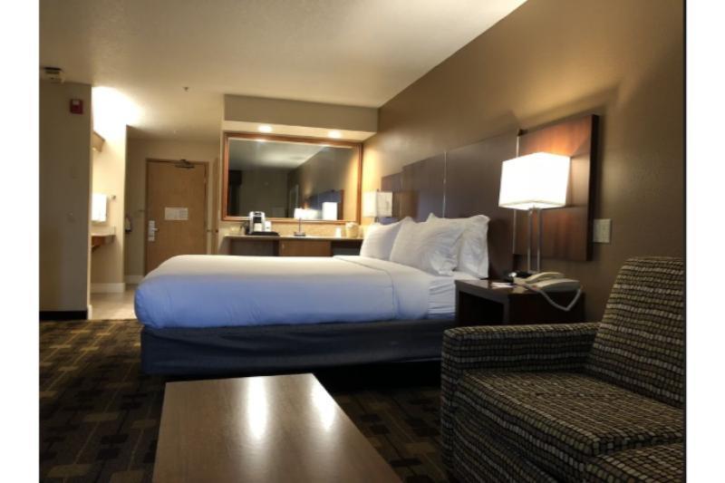 Holiday Inn Express Corning By Ihg מראה חיצוני תמונה