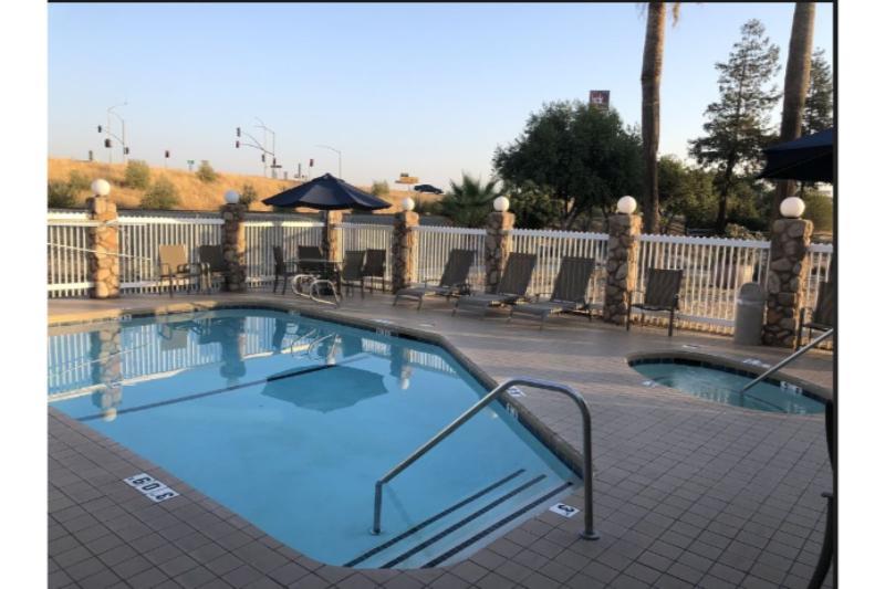 Holiday Inn Express Corning By Ihg מראה חיצוני תמונה