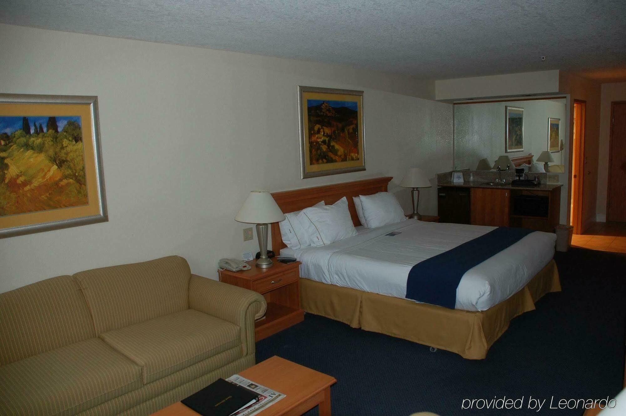Holiday Inn Express Corning By Ihg מראה חיצוני תמונה